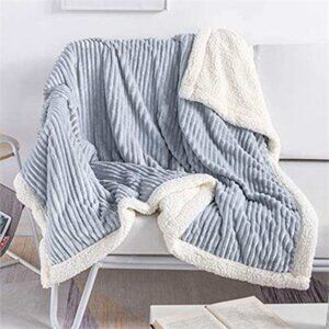 NWT Soft, Plush, Fluffy Sherpa Blanket Fleece Throw 51"x63"